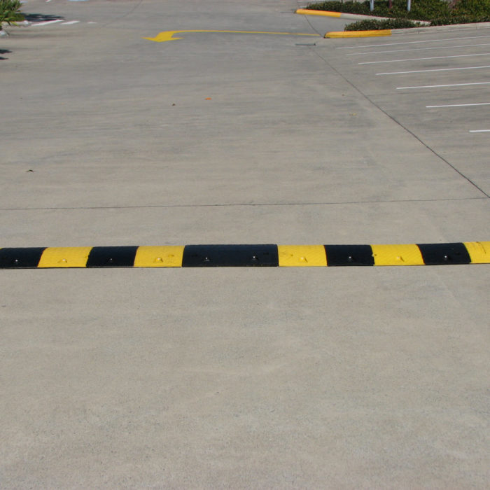 3.2m Rubber Speed Hump with Fixings
