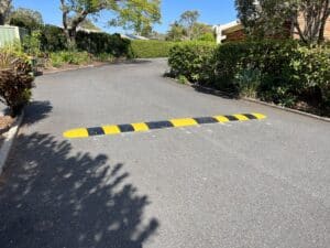 4.2M Round Top Rubber Speed Hump with Fixings